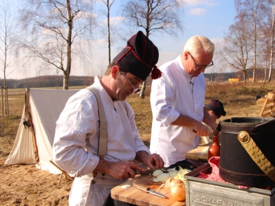 Koken met TV-kok Rudolph van Veen bij het Militair Museum in Soest.